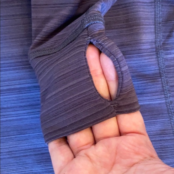 🍁FILA Sport Pullover with Thumb Loops - Picture 9 of 10